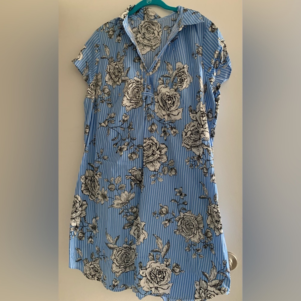 Avenue blue pinstriped dress w/ B&W flowers. Never worn. Crisp shirt material.